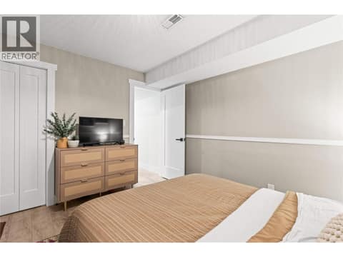 Photo 34 of 3925 Highland Park Crescent, Armstrong/ Spall.