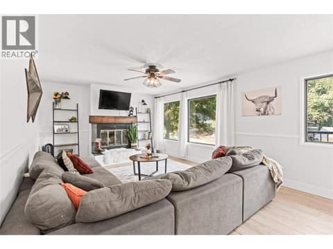 Photo 8 of 3925 Highland Park Crescent, Armstrong/ Spall.