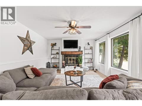 Photo 9 of 3925 Highland Park Crescent, Armstrong/ Spall.