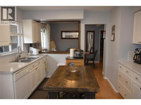Photo 4 of 601 REGINA Avenue, North Kamloops