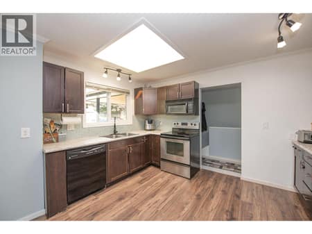Photo 2 of 2104 20 Avenue, East Hill, Vernon