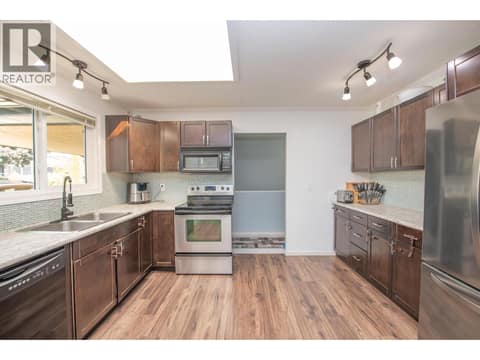 Photo 7 of 2104 20 Avenue, East Hill, Vernon