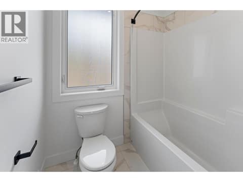 Jack and jill bathroom at 2871 Copper Ridge Drive, Smith Creek, West Kelowna