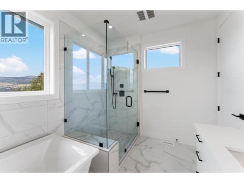 Primary en-suite at 2871 Copper Ridge Drive, Smith Creek, West Kelowna