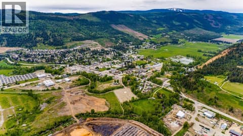 Photo 5 of 1788 Vernon Street, Lumby Valley