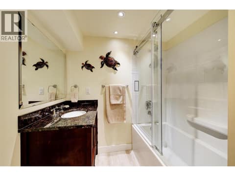 4 pc bathroom on lower level with tub/shower combo. Renovated in 2020 at 391 Braeloch Road, Upper Mission, Kelowna