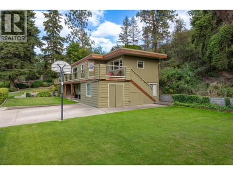 Right side lawn at 391 Braeloch Road, Upper Mission, Kelowna
