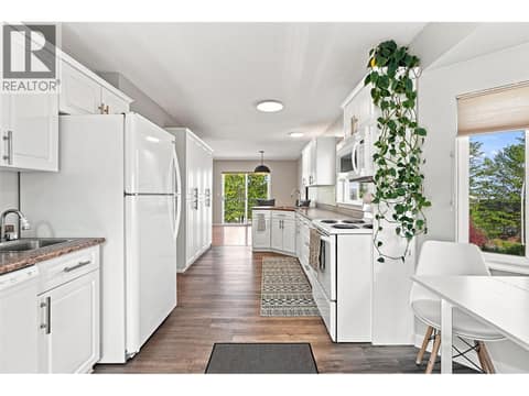 Photo 4 of 913 GREYSTONE Crescent, Aberdeen, Kamloops
