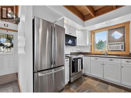 Kitchen at 10375 Westshore Road, Okanagan North, Vernon
