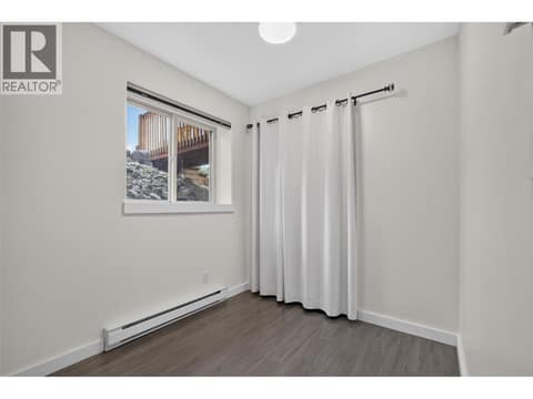 Secondary bedroom with it's own ensuite at 10375 Westshore Road, Okanagan North, Vernon