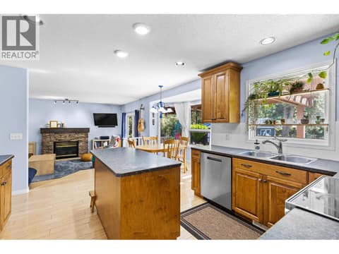 Photo 5 of 4015 Mahonia Drive, South East Kelowna