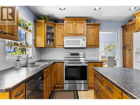 Photo 6 of 4015 Mahonia Drive, South East Kelowna