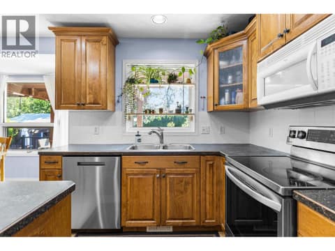 Photo 7 of 4015 Mahonia Drive, South East Kelowna