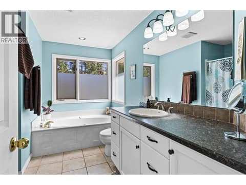 Ensuite at 4015 Mahonia Drive, South East Kelowna