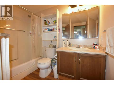 Main bath at 3608 27 Avenue Unit# 301, City of Vernon
