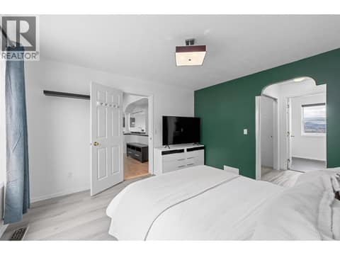 Primary Bedroom | Main Level - With 4 piece ensuite, walk-through closet & lake views at 1525 Bear Creek Road Unit# 14, West Kelowna Estates