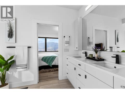 5-piece ensuite bathroom at 1539 Rocky Point Drive, Wilden, Kelowna