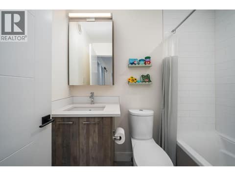 Full bathroom upstairs at 805 Burne Avenue Unit# 4, Kelowna South