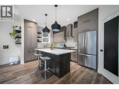 Stunning chef inspired kitchen with quartz countertops! at 805 Burne Avenue Unit# 4, Kelowna South