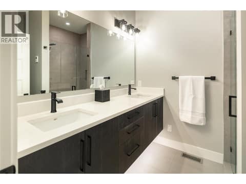 Photo 16 of 798 WARDLAW Avenue, Kelowna South