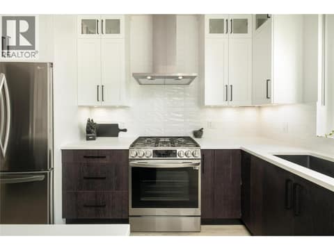Photo 7 of 798 WARDLAW Avenue, Kelowna South