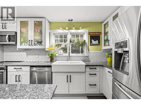 Photo 16 of 260 Lake Avenue, Kelowna South