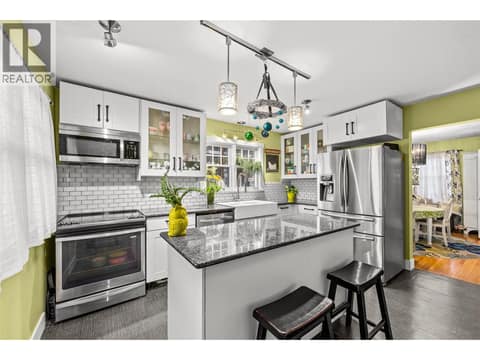 Photo 2 of 260 Lake Avenue, Kelowna South