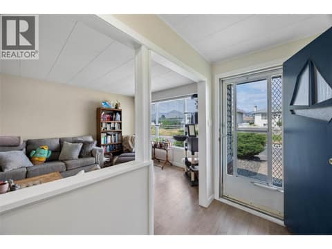 Photo 3 of 1019 Moncton Avenue, North Kamloops