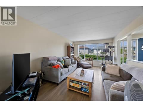Photo 4 of 1019 Moncton Avenue, North Kamloops