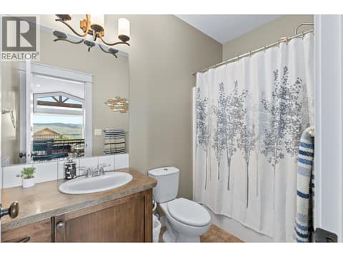 Main Bathroom 4 pce at 6555 Blackcomb Place, Foothills, Vernon