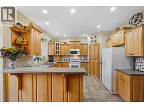Photo 16 of 456 AZURE Place, Sahali, Kamloops