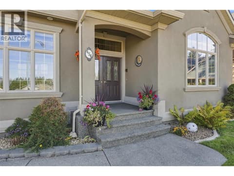 Photo 4 of 456 AZURE Place, Sahali, Kamloops