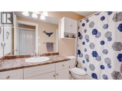 4-piece guest bathroom at 3211 Centennial Drive Unit# 28, Alexis Park, Vernon