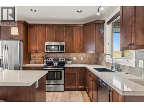 Photo 7 of 121 Blackcomb Court, Foothills, Vernon