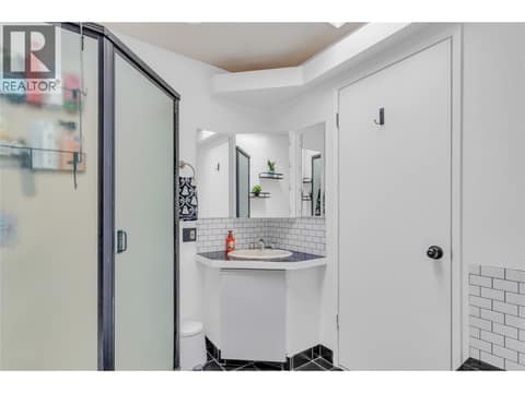 Photo 17 of 3227 McIver Road, Glenrosa, West Kelowna