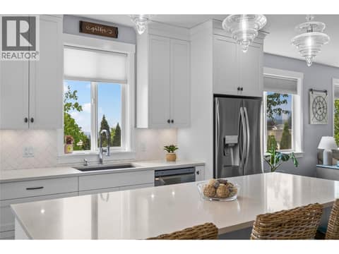 Photo 8 of 2180 Sunview Drive, West Kelowna Estates