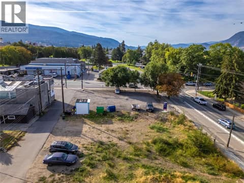 Photo 14 of 686 Martin Street, Main North, Penticton