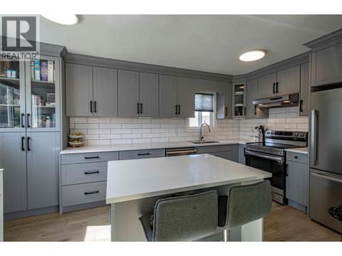 Photo 10 of 1605 Carmi Avenue, Columbia/Duncan, Penticton