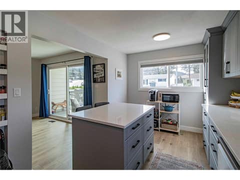 Photo 11 of 1605 Carmi Avenue, Columbia/Duncan, Penticton