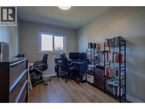 Photo 16 of 1605 Carmi Avenue, Columbia/Duncan, Penticton