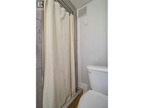 Photo 27 of 1605 Carmi Avenue, Columbia/Duncan, Penticton