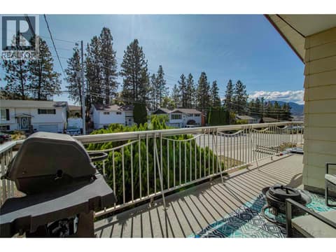 Photo 3 of 1605 Carmi Avenue, Columbia/Duncan, Penticton