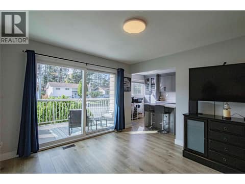 Photo 8 of 1605 Carmi Avenue, Columbia/Duncan, Penticton