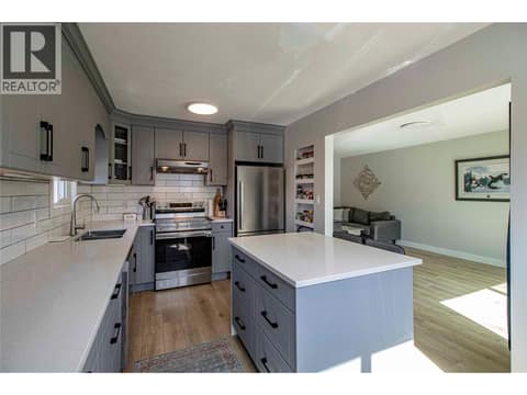 Photo 9 of 1605 Carmi Avenue, Columbia/Duncan, Penticton