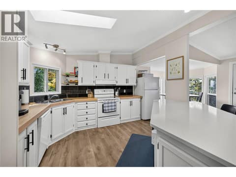Photo 3 of 3115 JUNIPER Drive, Naramata Rural