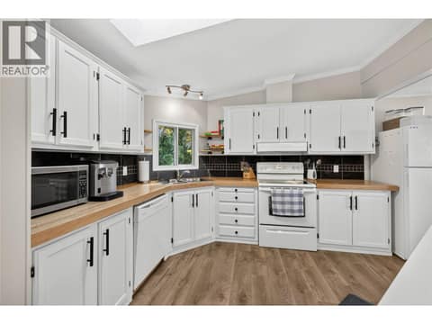 Photo 4 of 3115 JUNIPER Drive, Naramata Rural