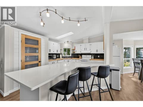 Photo 5 of 3115 JUNIPER Drive, Naramata Rural