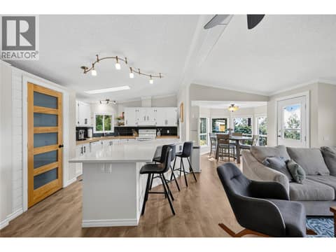 Photo 6 of 3115 JUNIPER Drive, Naramata Rural
