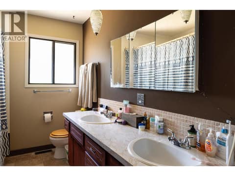 Main floor full bathroom at 2271 Francis Street, South BX, Vernon