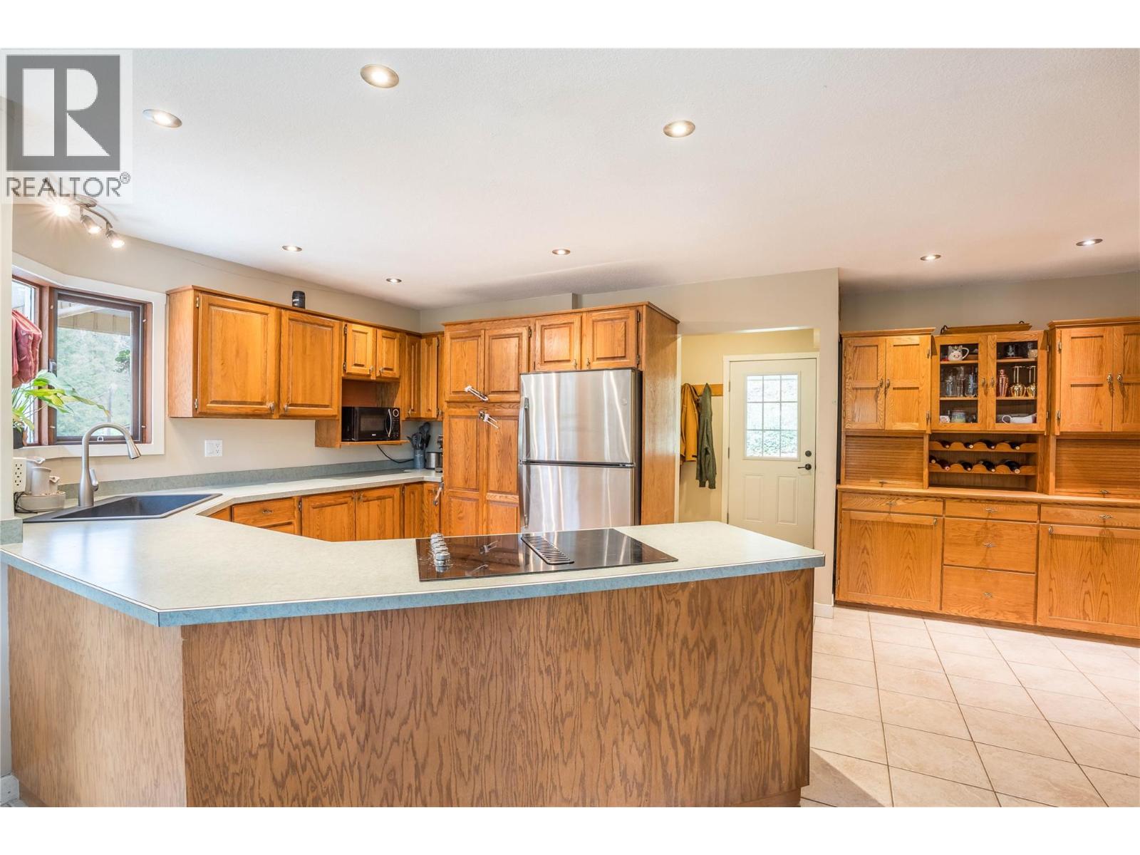 Photo 10 of 6407 Simpson Road, Summerland Rural